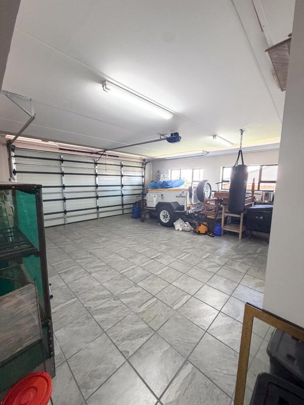 5 Bedroom Property for Sale in Reebok Western Cape